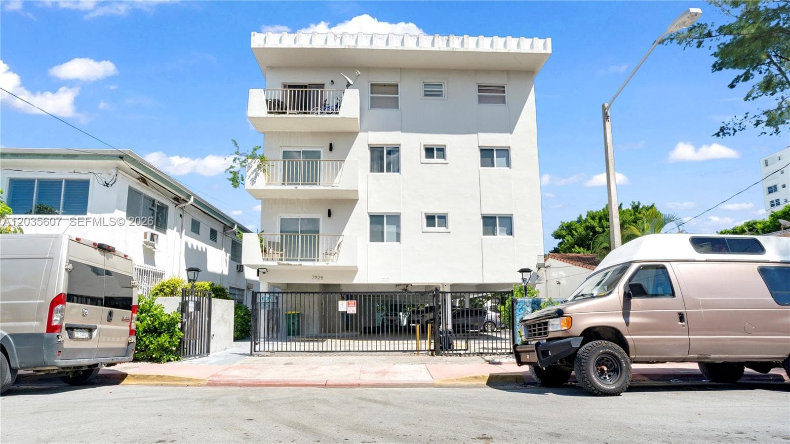 A12035607 — Miami Beach — 26