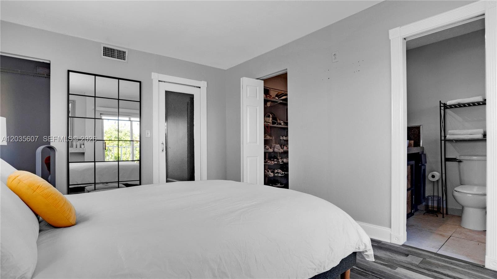 A12035607 — Miami Beach — 14