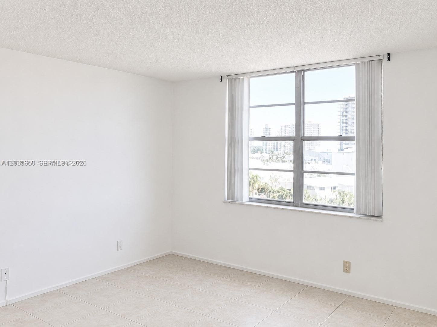 A12035650 — Miami Beach — 4