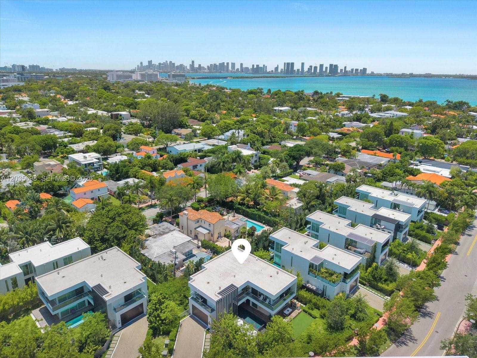 A12035698 — Miami Beach — 33