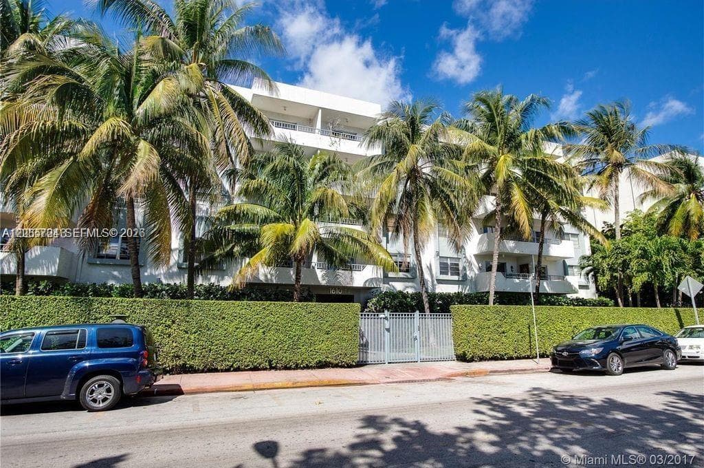 A12035724 — Miami Beach — 2