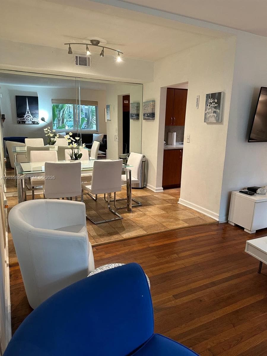 A12035851 — Miami Beach — 19