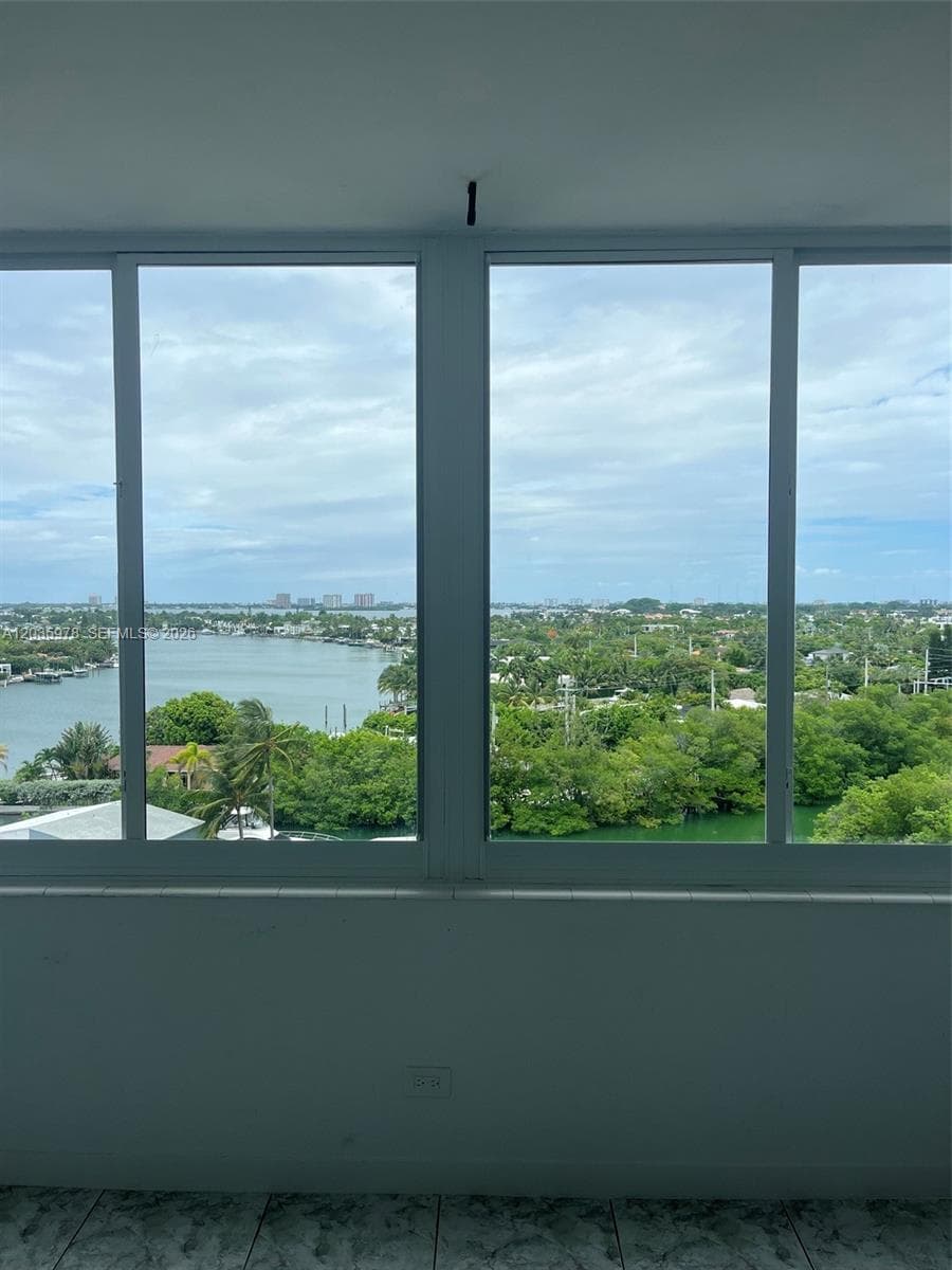 A12035978 — Miami Beach — 3