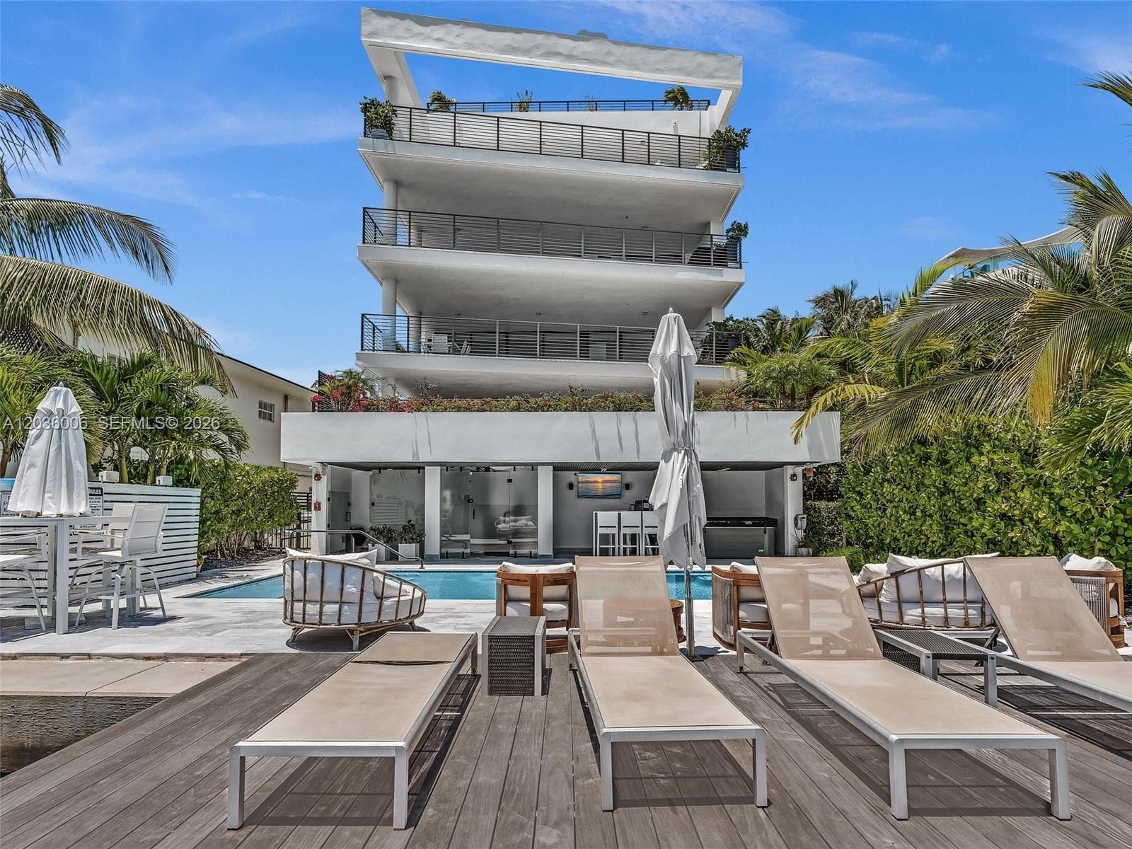 A12036006 — Miami Beach — 56