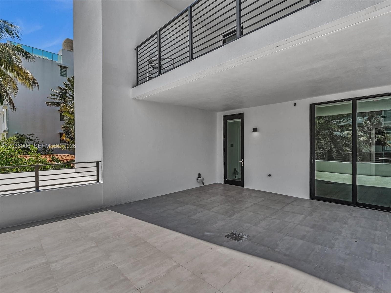 A12036006 — Miami Beach — 42