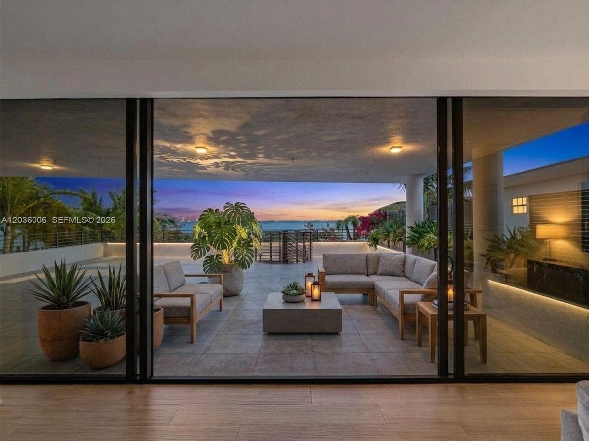 A12036006 — Miami Beach