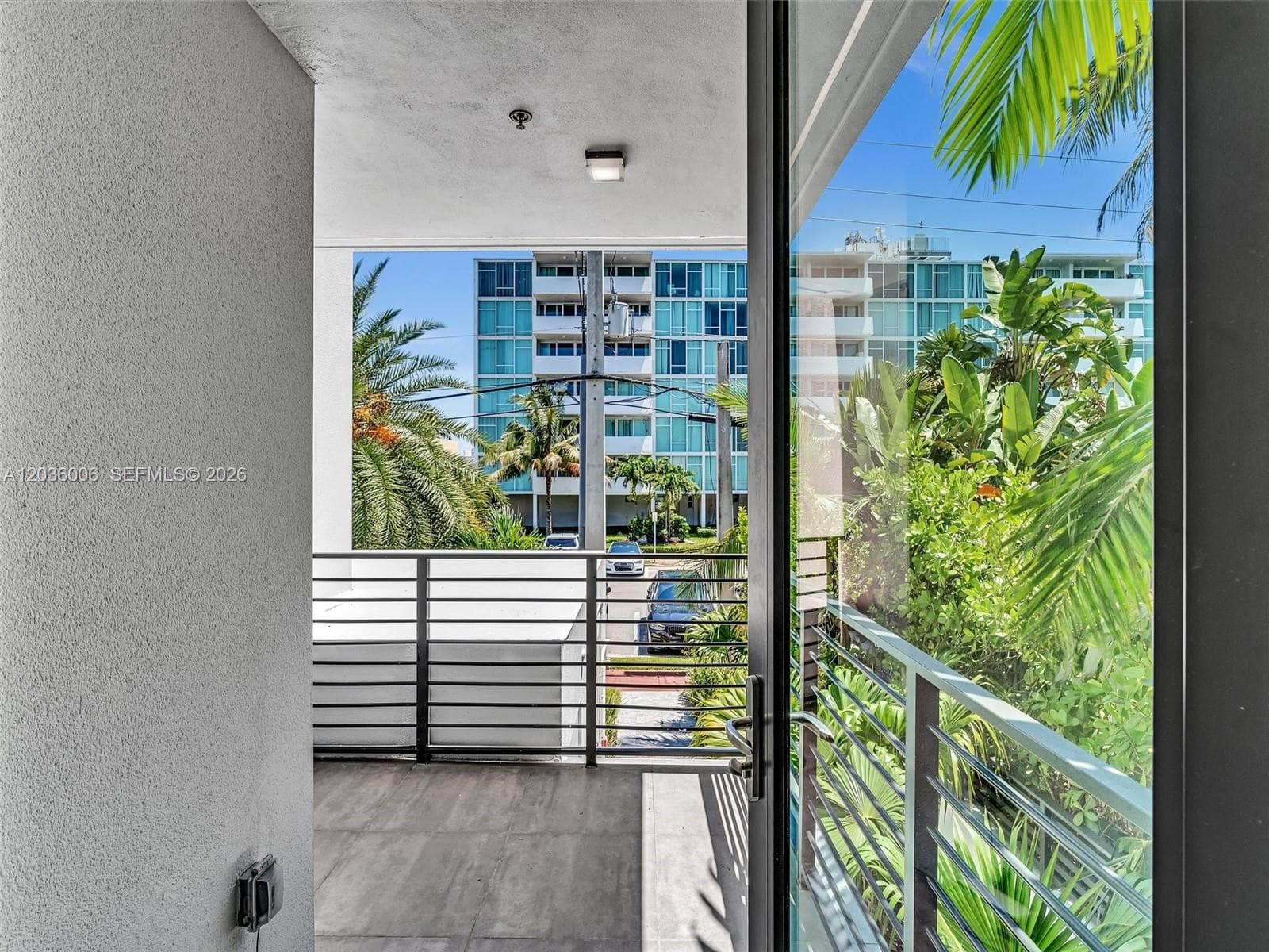 A12036006 — Miami Beach — 49