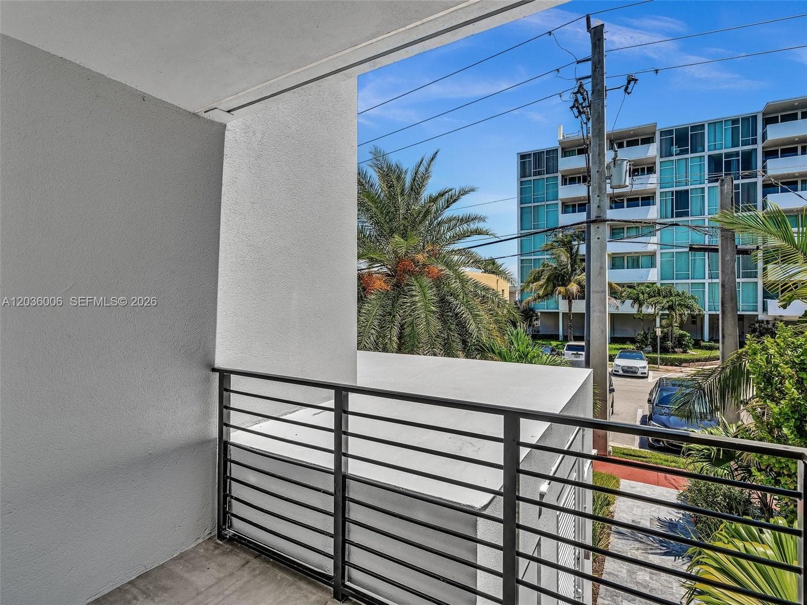 A12036006 — Miami Beach — 50