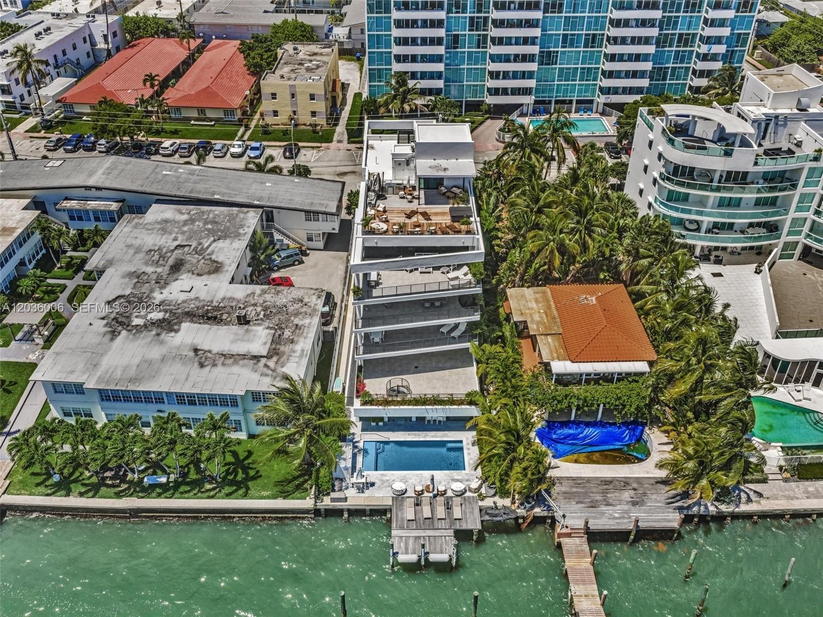 A12036006 — Miami Beach — 60
