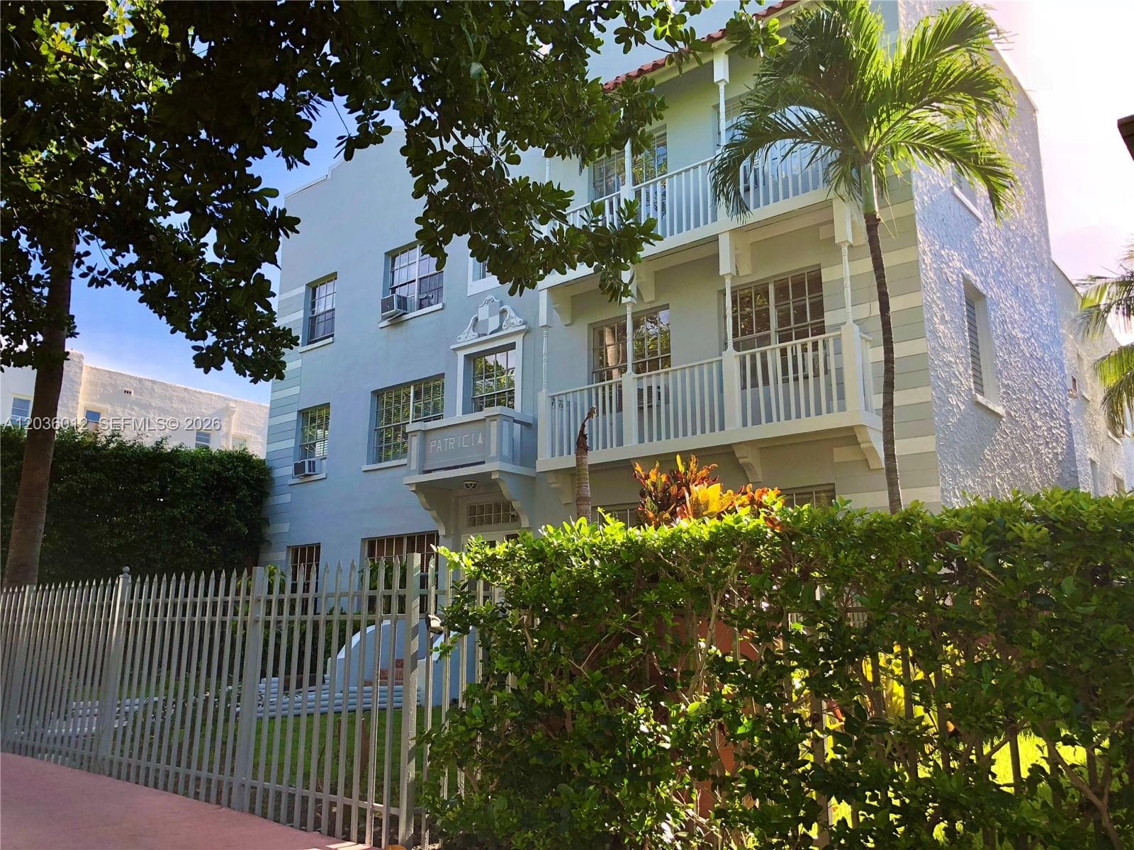 A12036012 — Miami Beach — 20