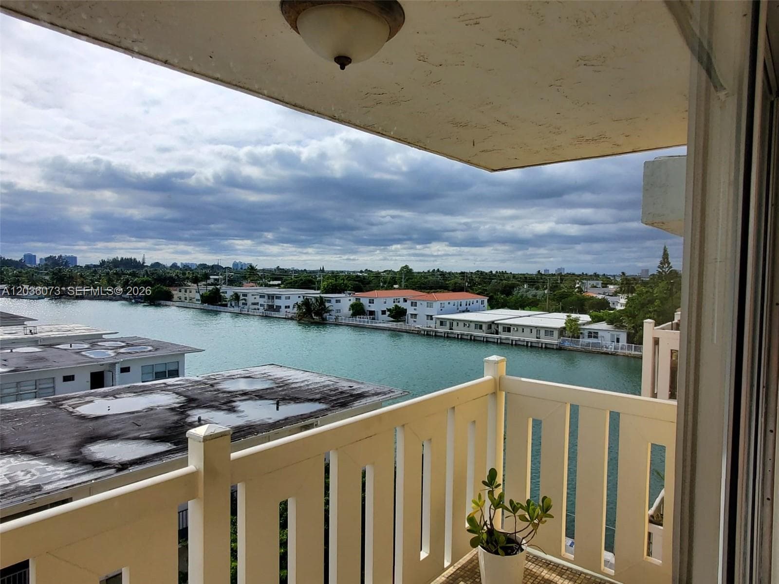 A12036073 — Miami Beach — 17