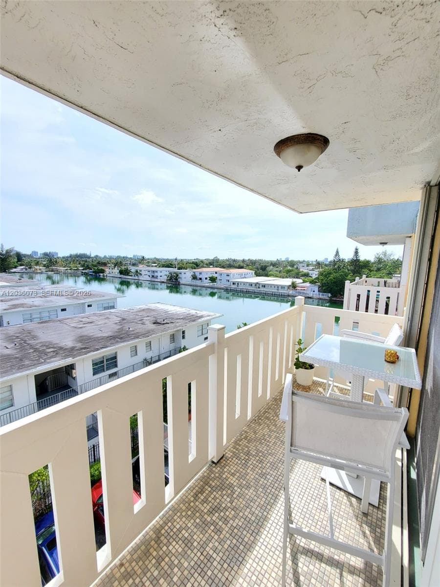 A12036073 — Miami Beach — 3
