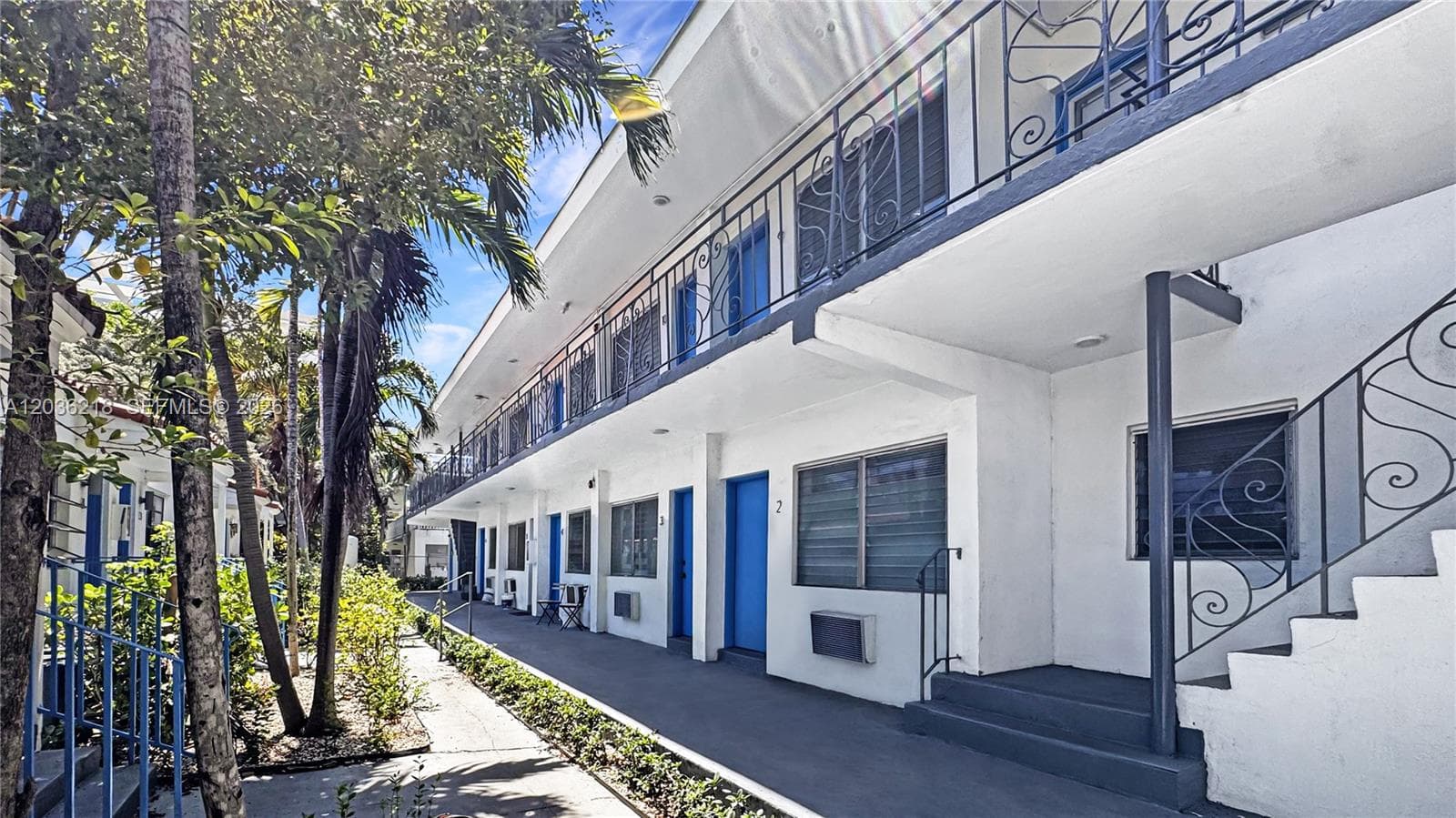 A12036218 — Miami Beach — 13
