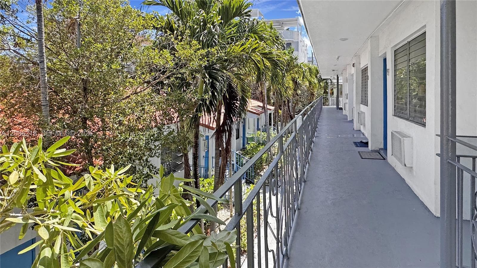 A12036218 — Miami Beach — 11