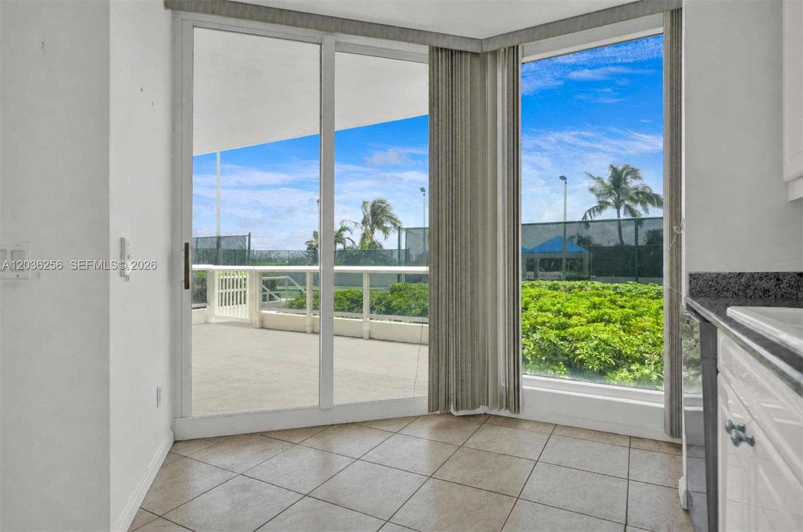 A12036256 — Miami Beach — 9