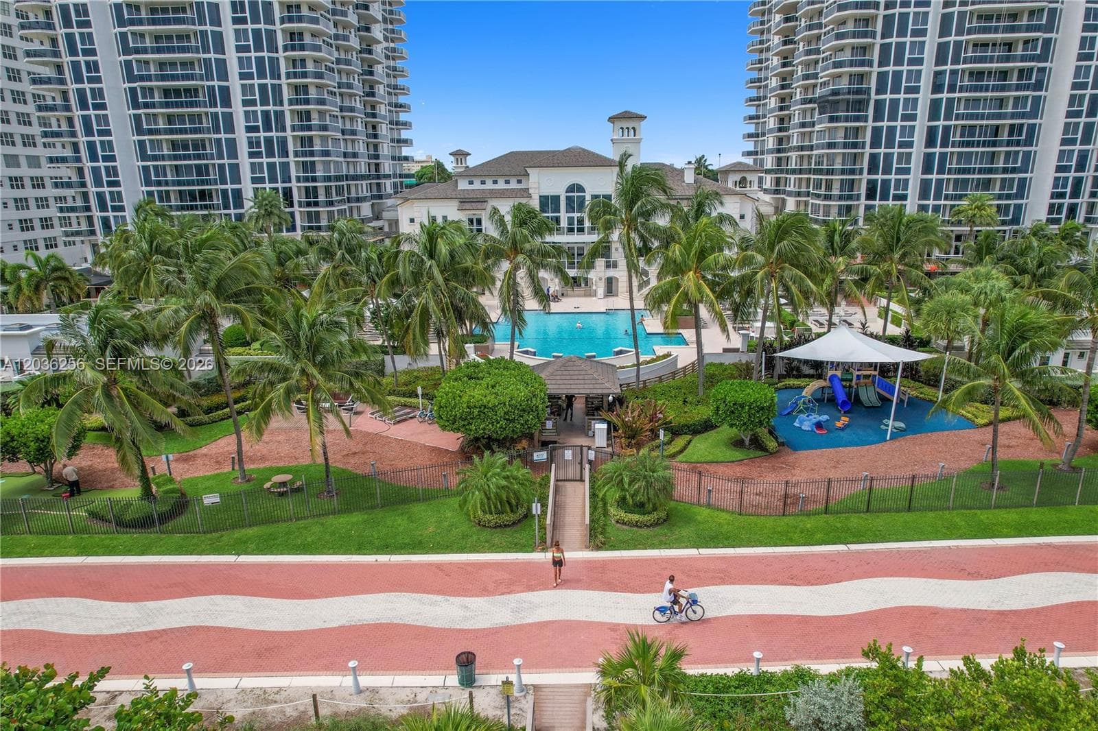 A12036256 — Miami Beach — 34