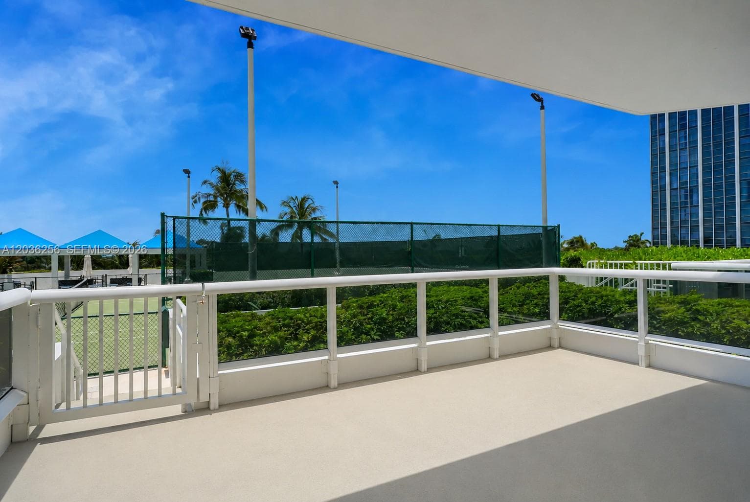 A12036256 — Miami Beach — 15