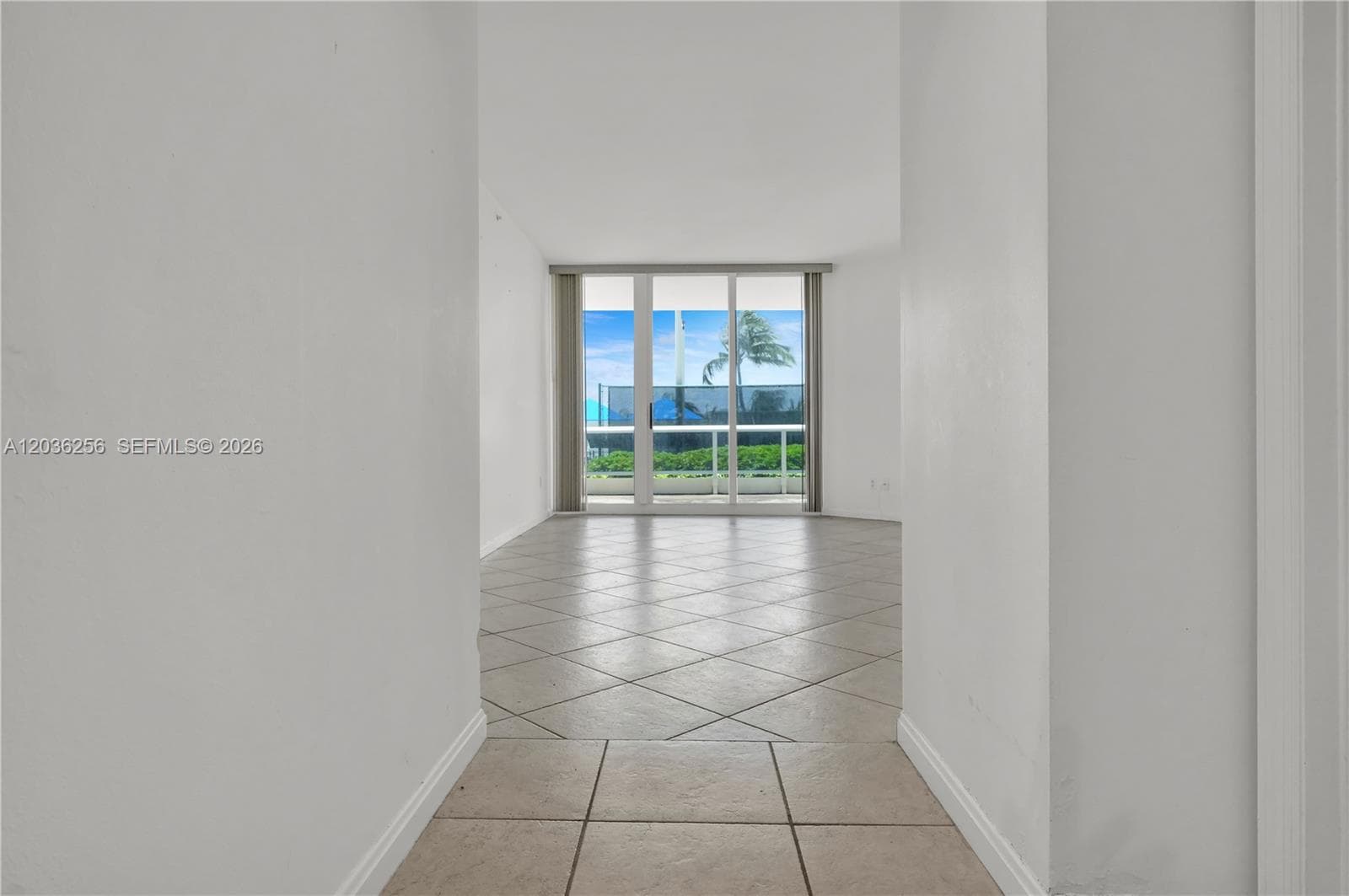 A12036256 — Miami Beach — 4