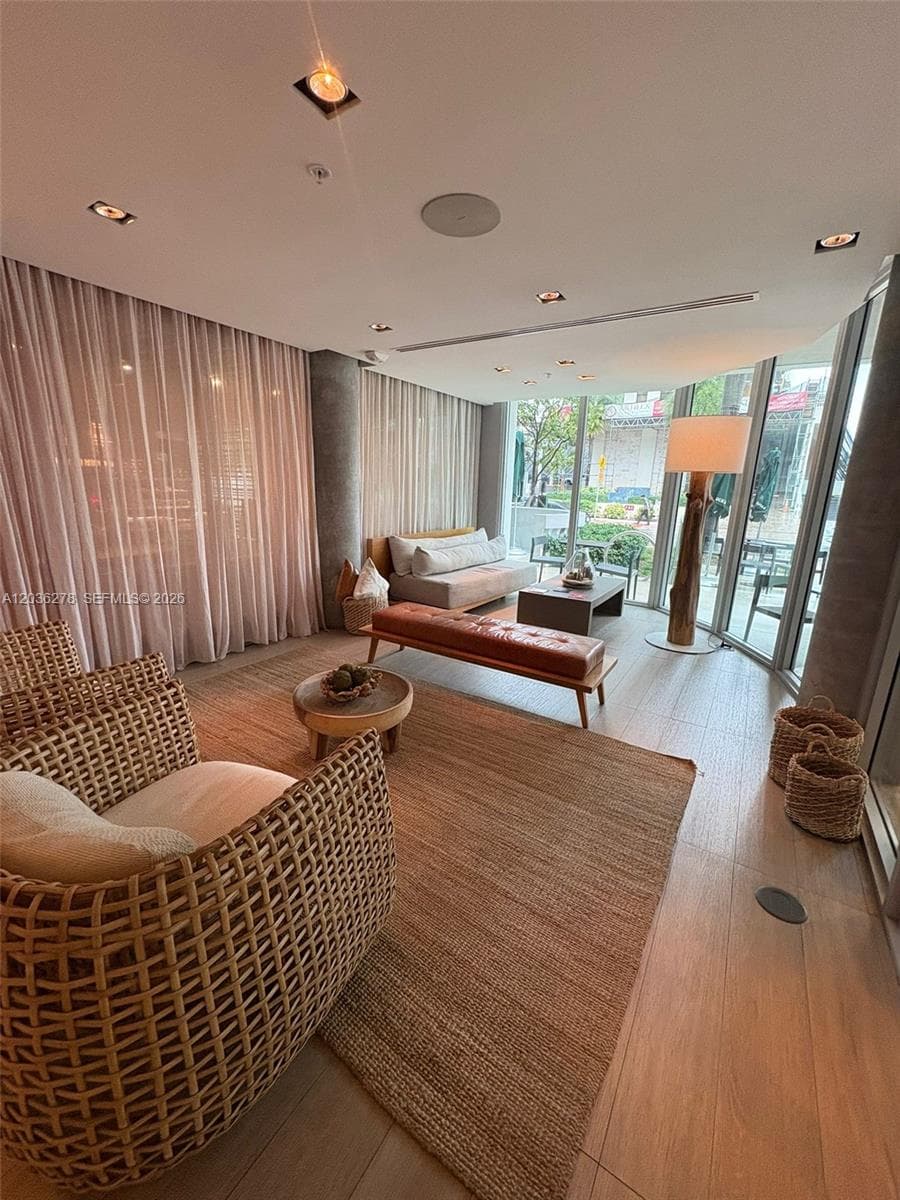 A12036278 — Miami Beach — 3