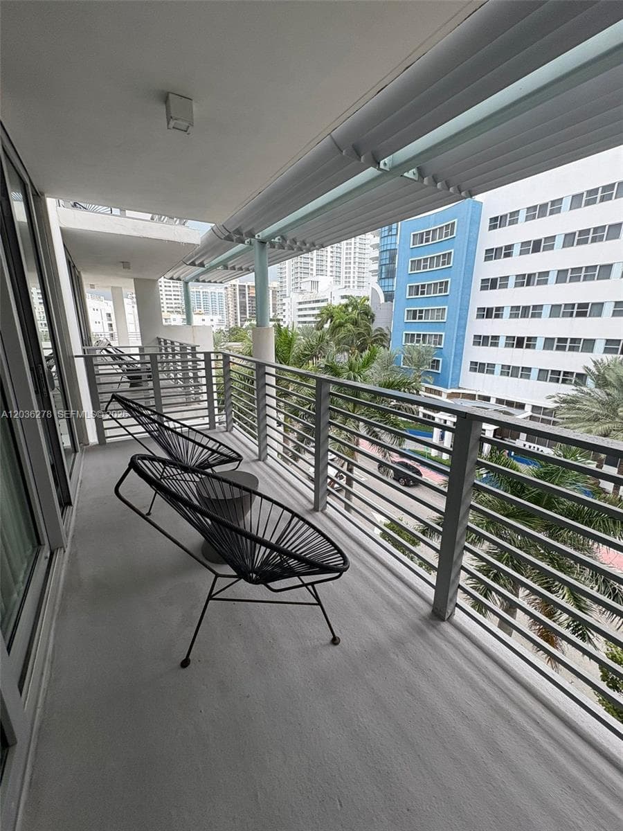A12036278 — Miami Beach — 24