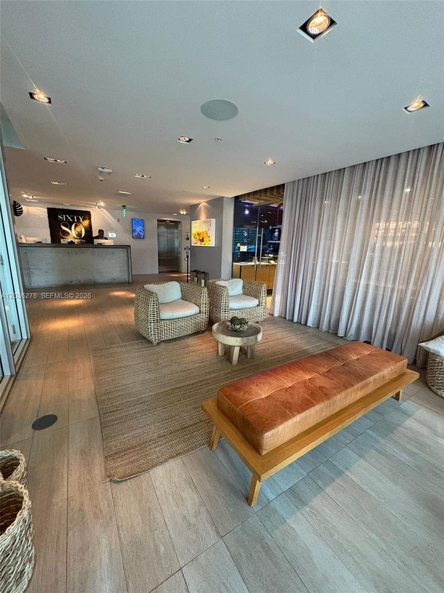 A12036278 — Miami Beach — 4