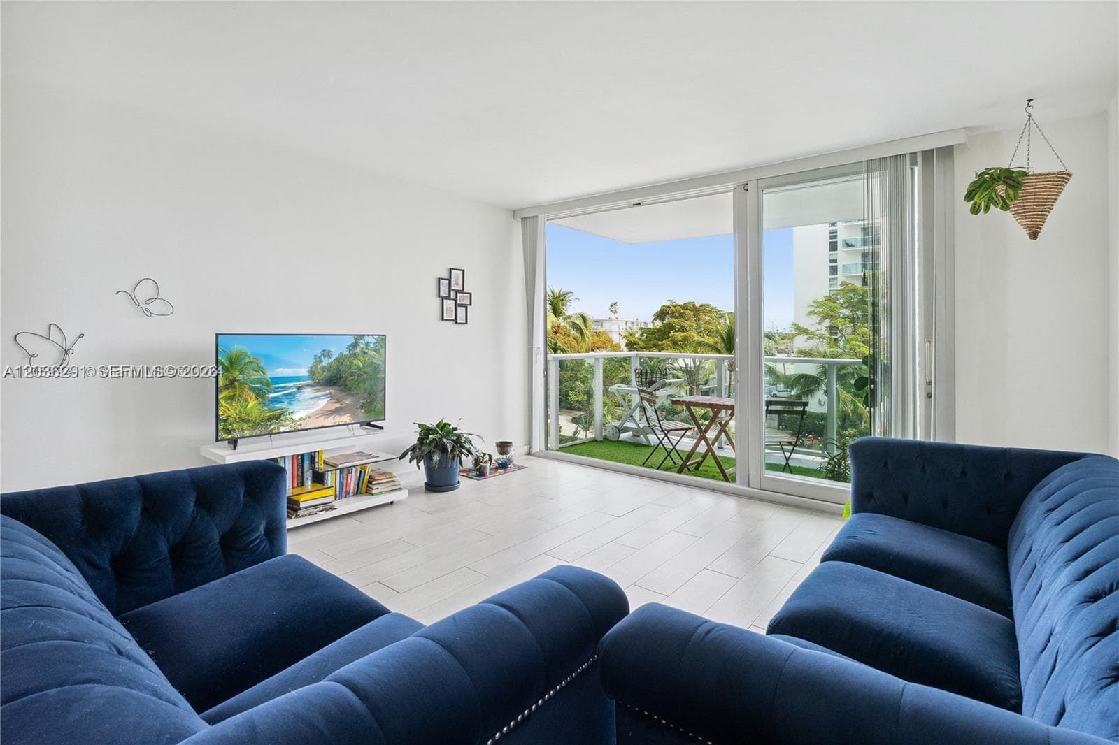 A12036291 — Miami Beach — 2