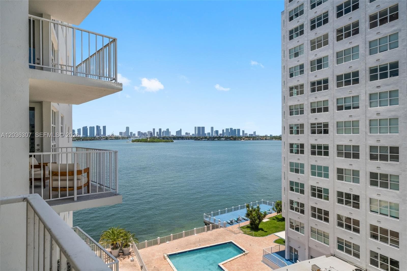 A12036307 — Miami Beach — 17