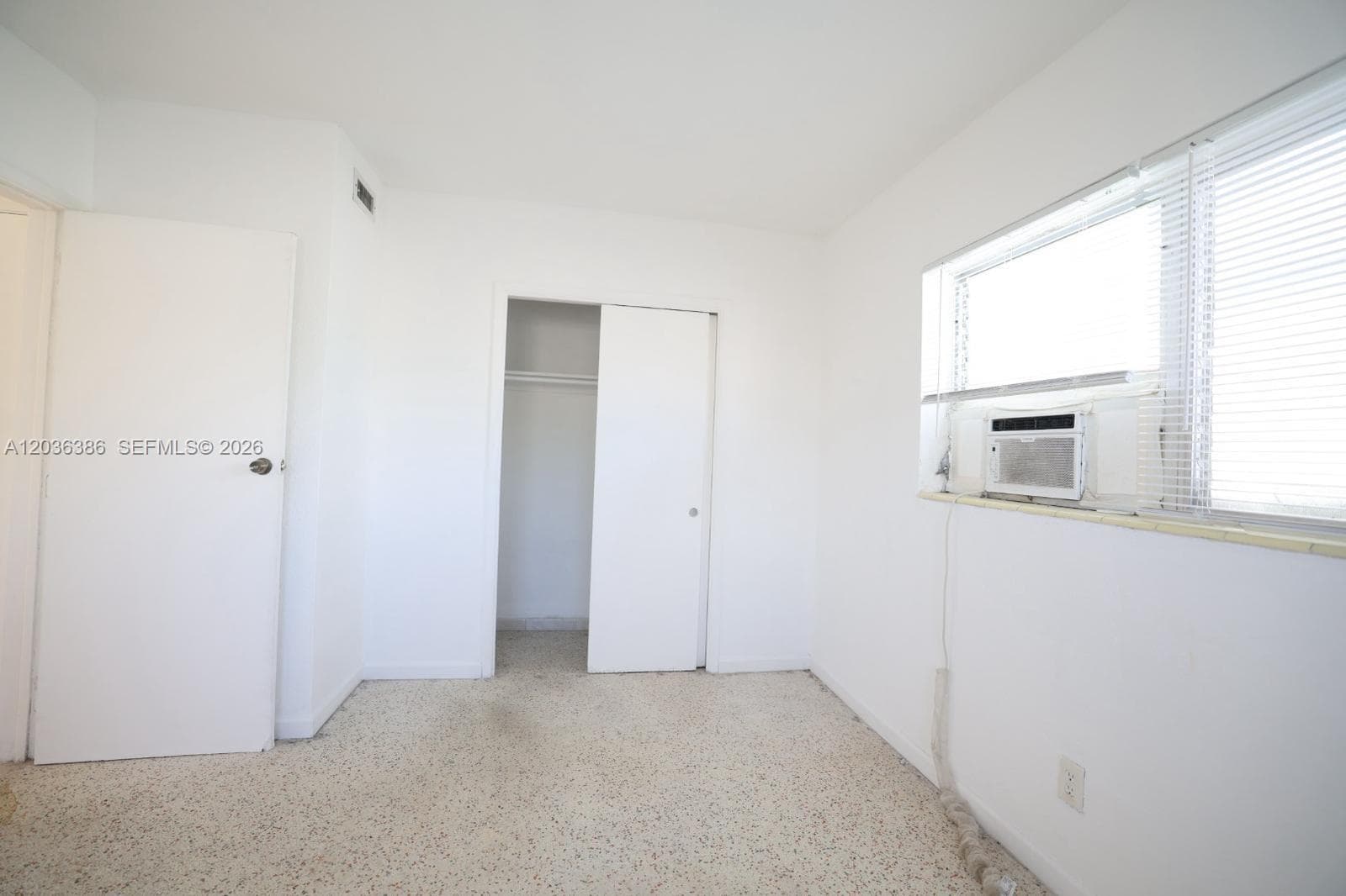 A12036386 — Miami Beach — 7