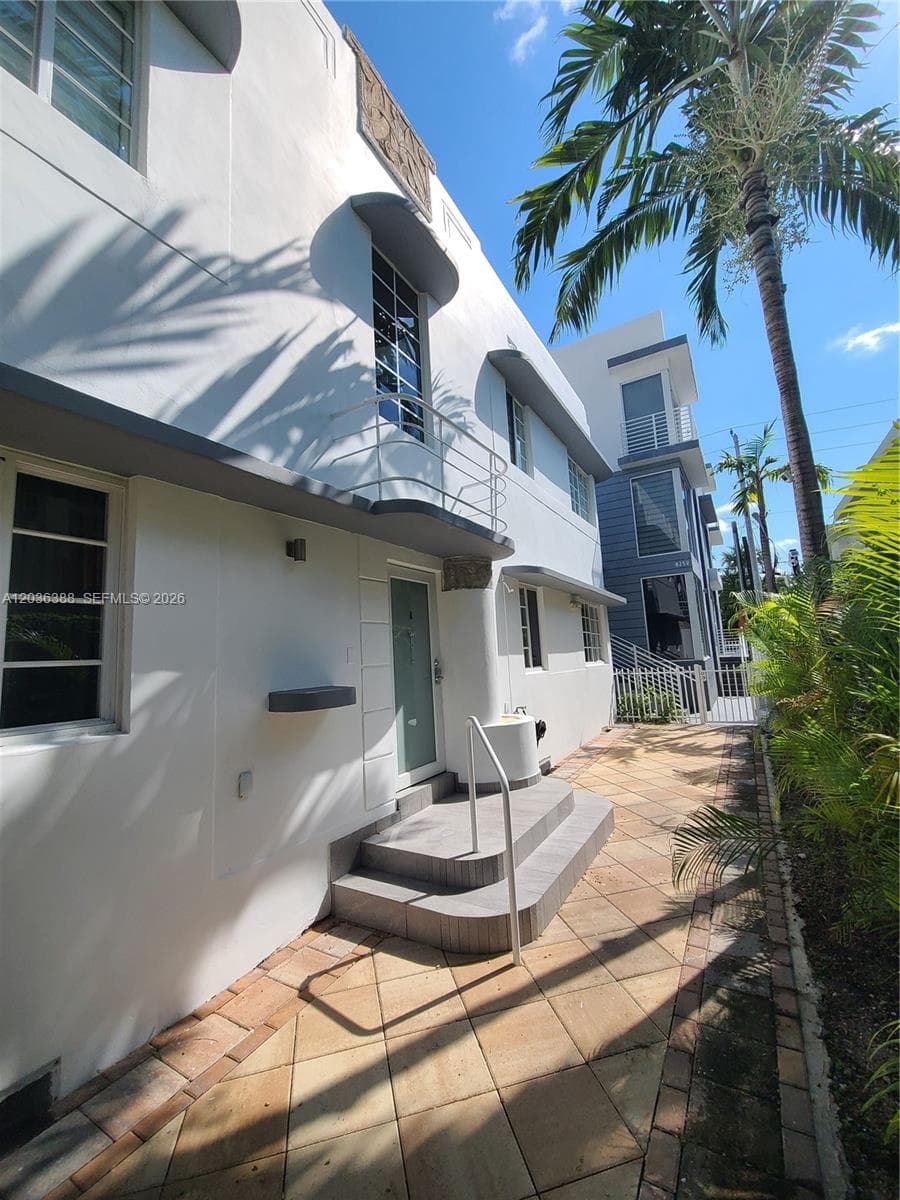 A12036388 — Miami Beach — 6