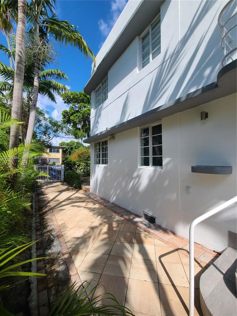 A12036388 — Miami Beach — 7