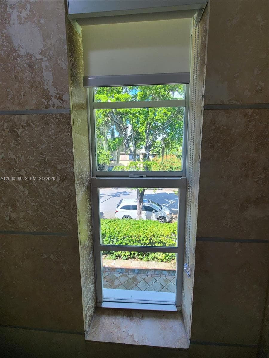A12036388 — Miami Beach — 33