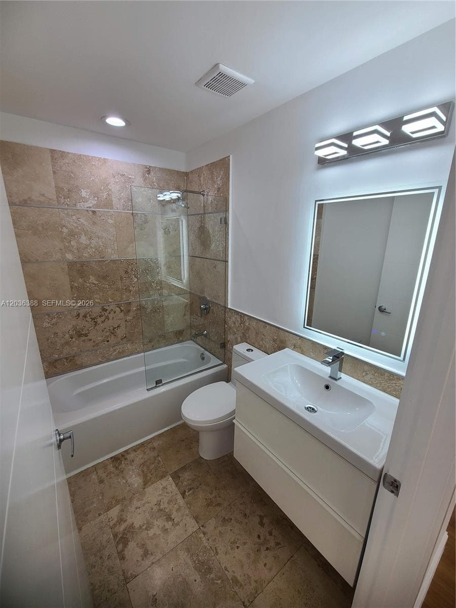 A12036388 — Miami Beach — 41
