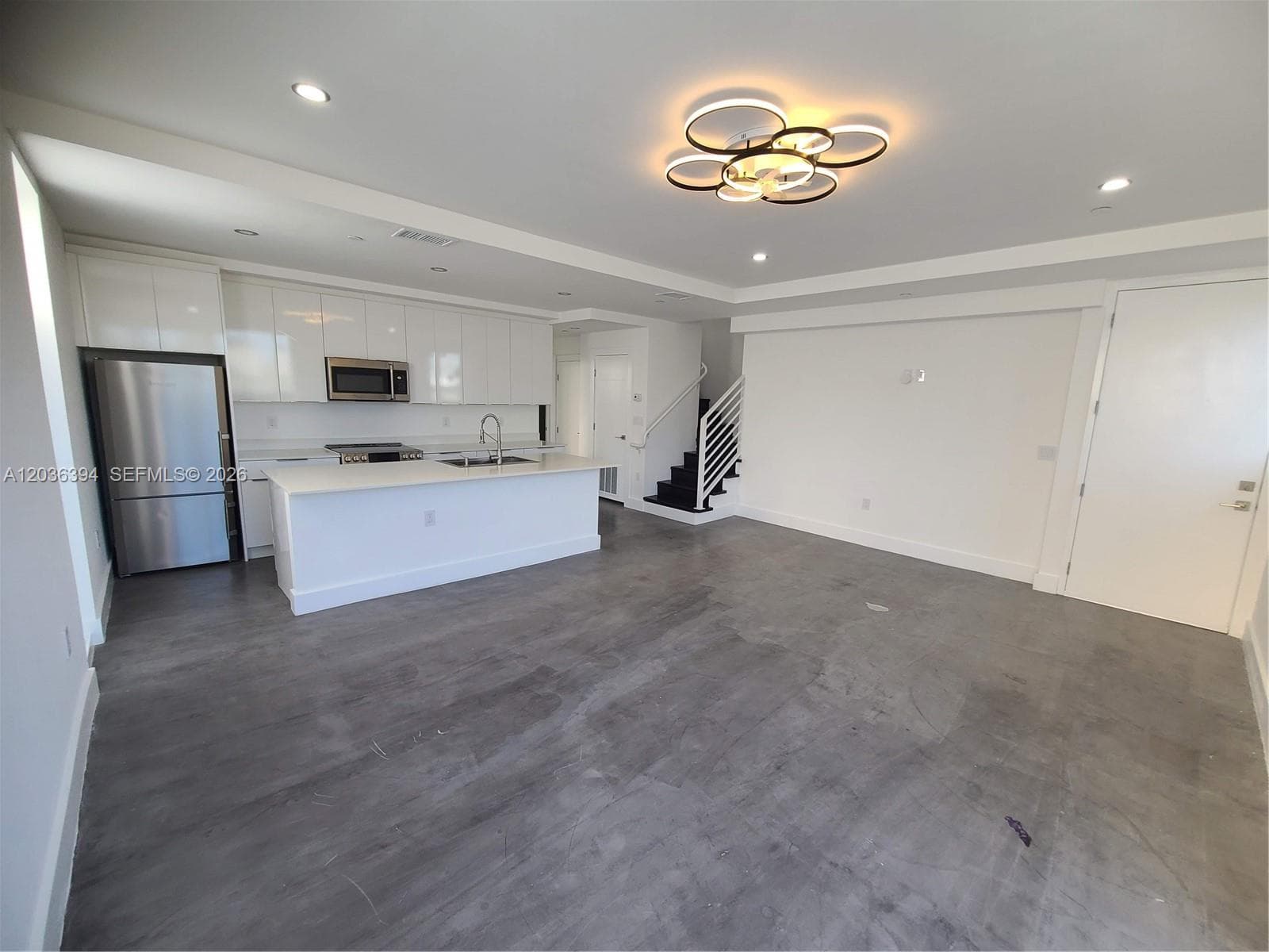 A12036394 — Miami Beach — 5