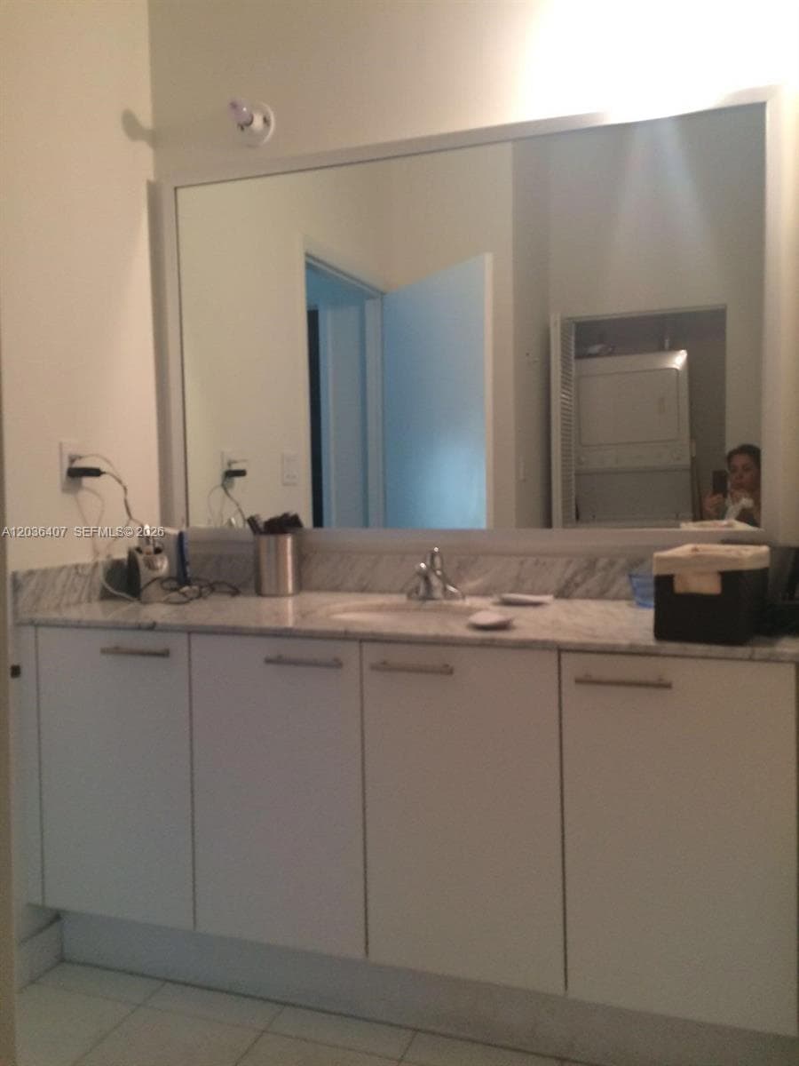 A12036407 — Miami Beach — 9