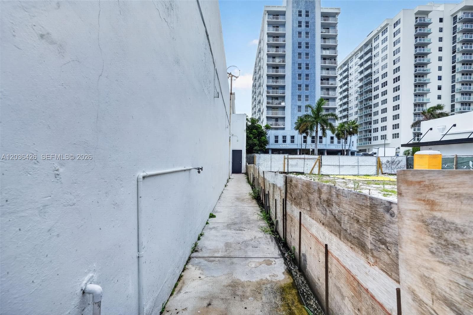 A12036426 — Miami Beach — 23