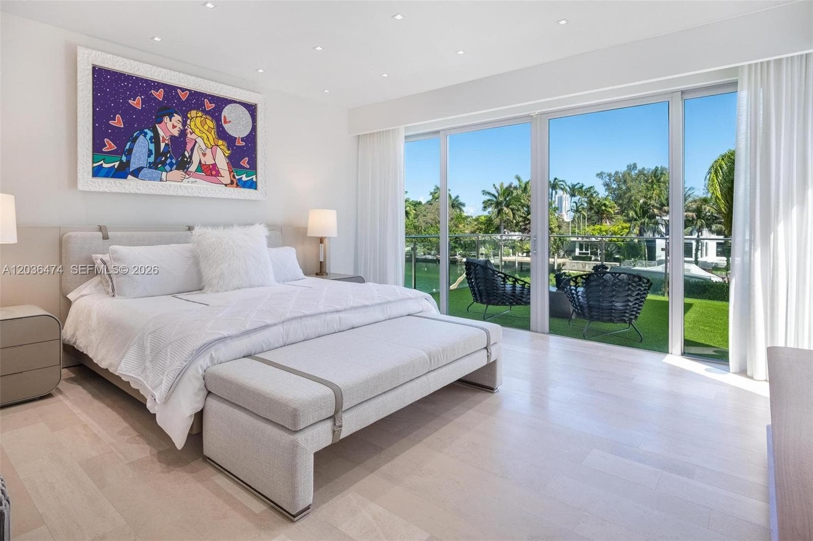 A12036474 — Miami Beach — 32