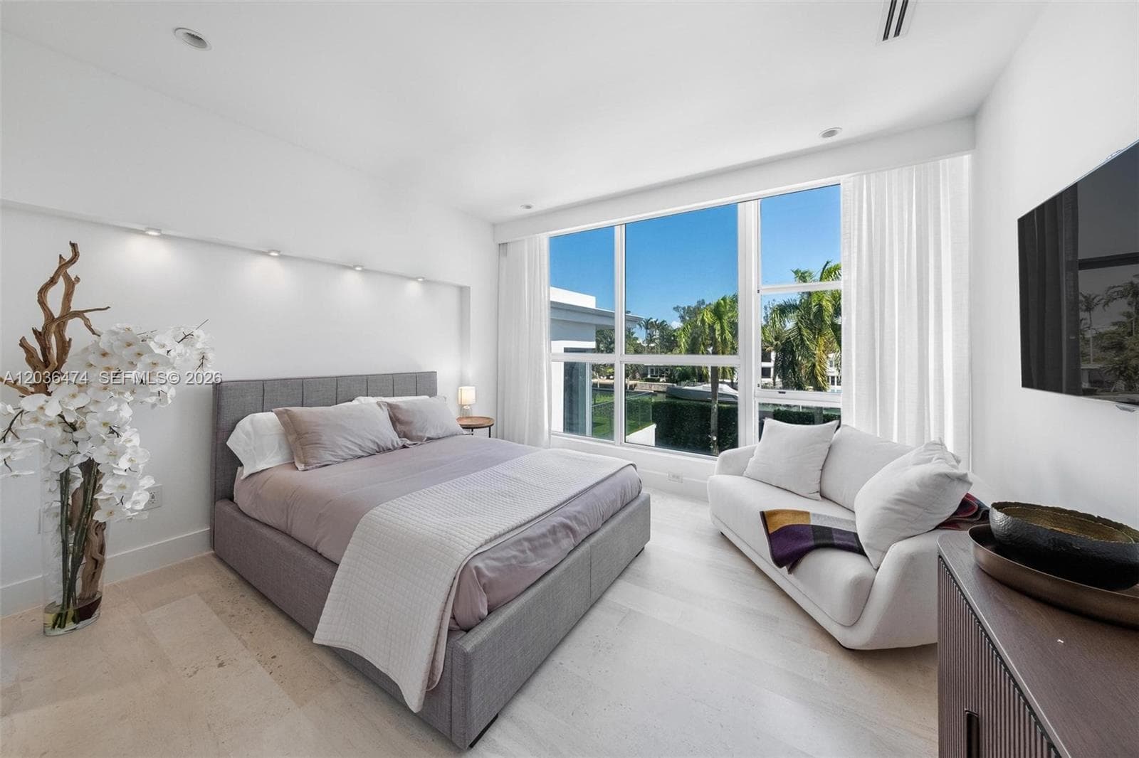 A12036474 — Miami Beach — 45