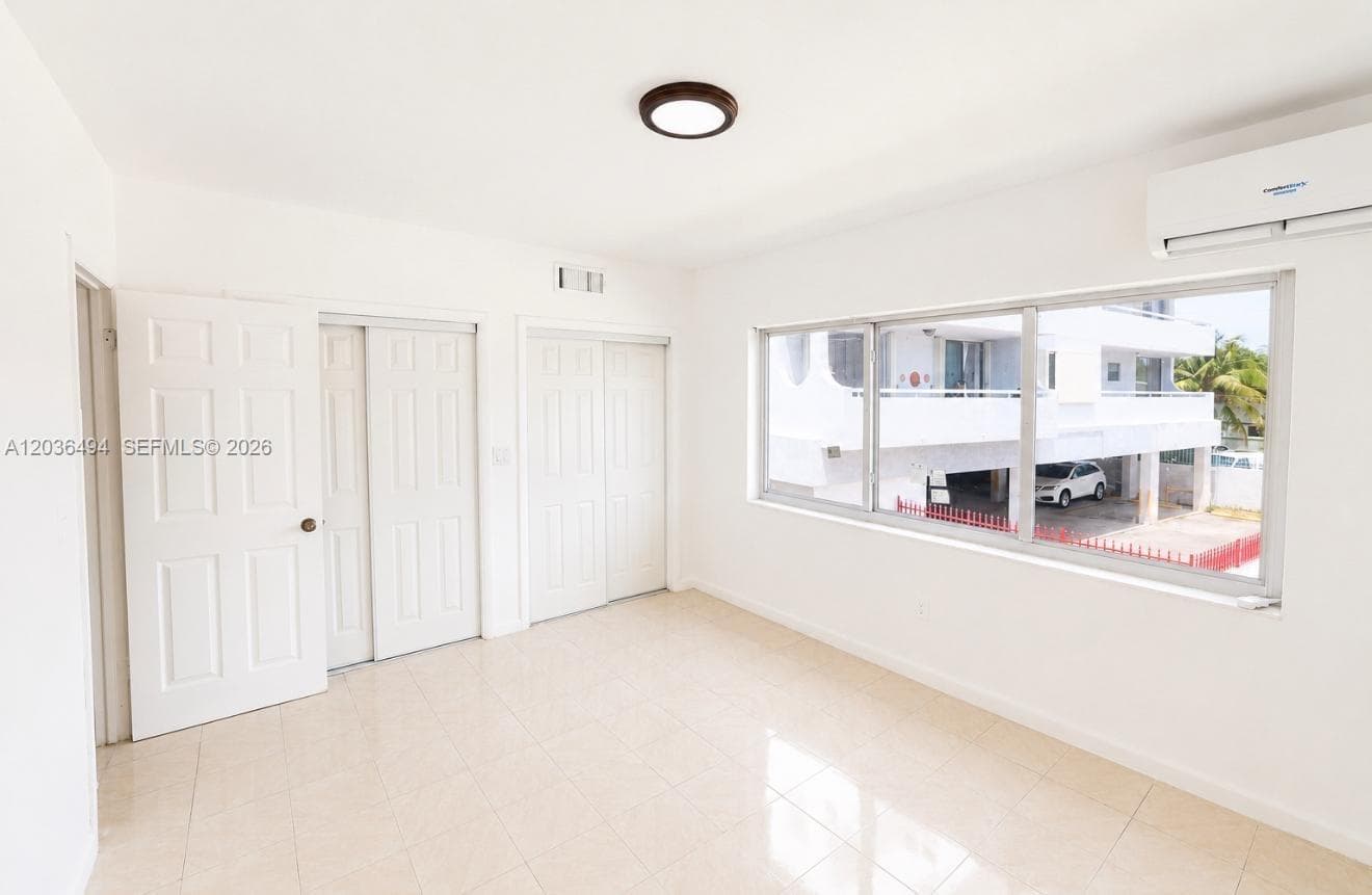 A12036494 — Miami Beach — 5