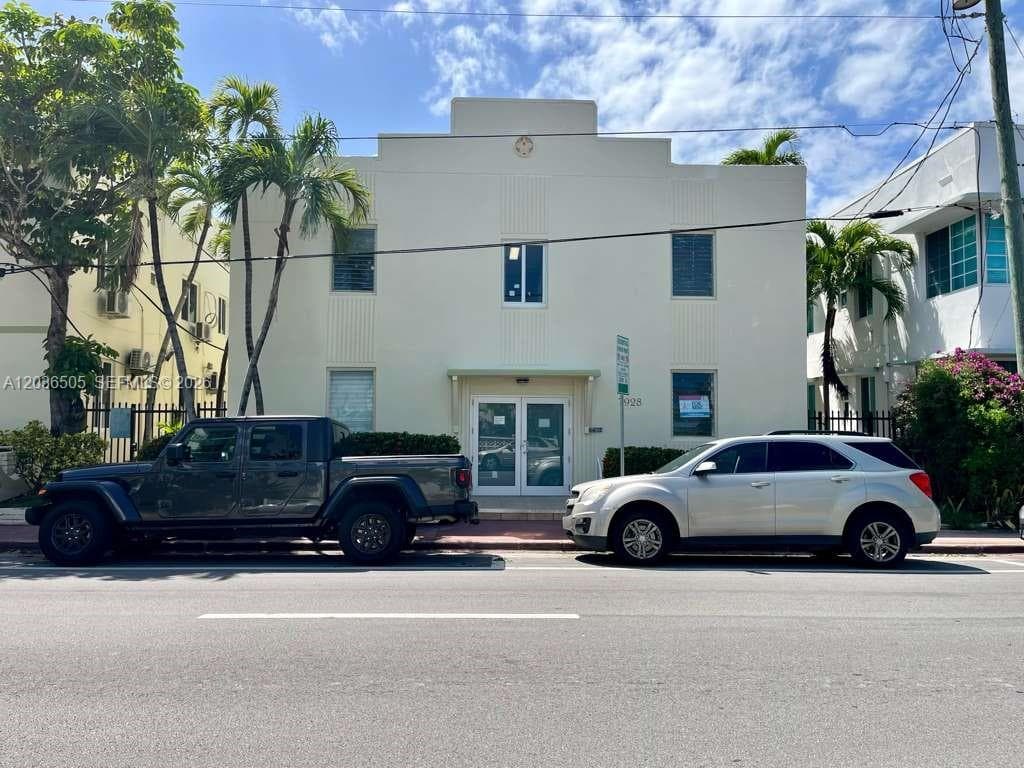 A12036505 — Miami Beach