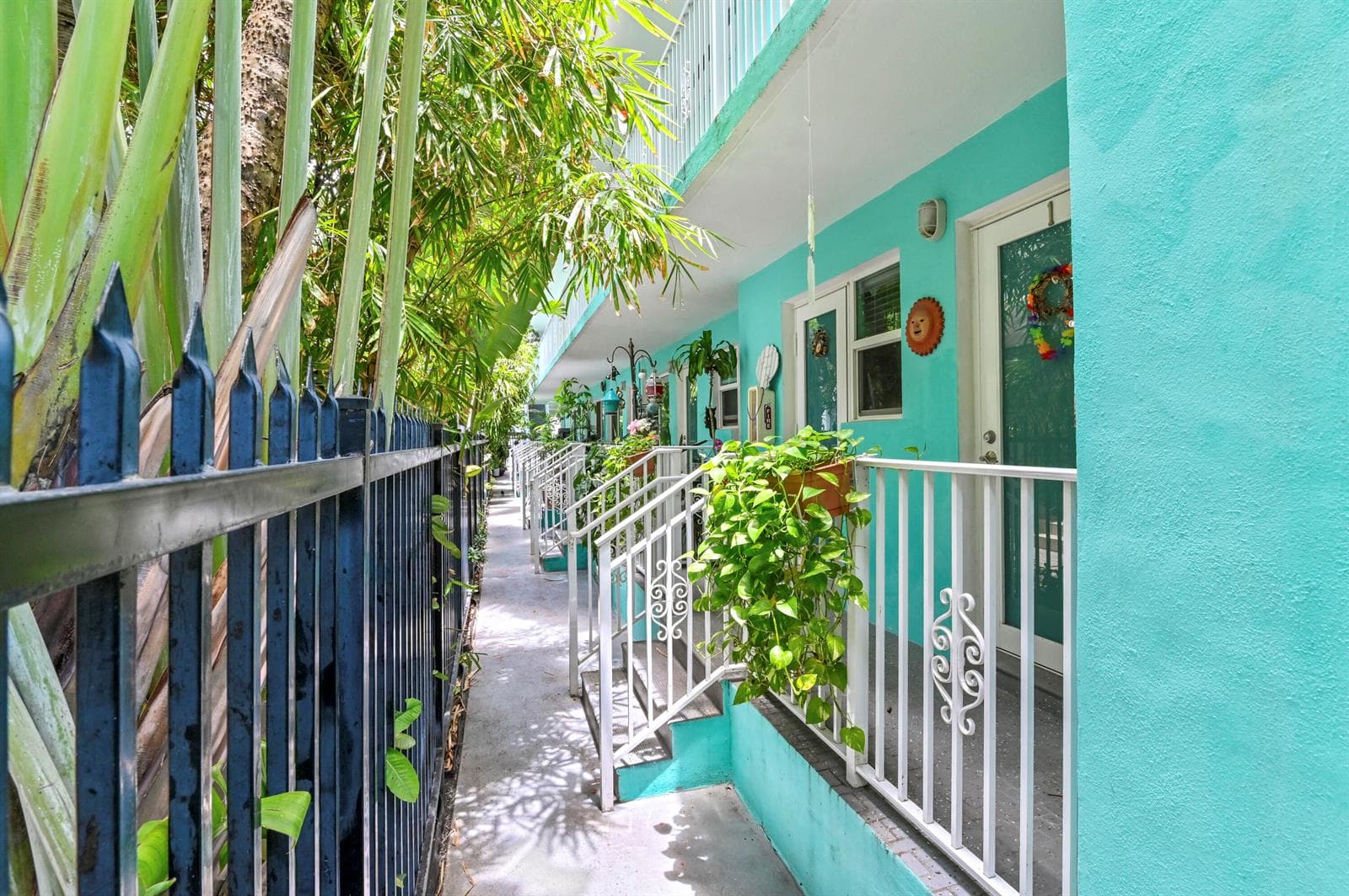 B26040562 — Miami Beach — 18