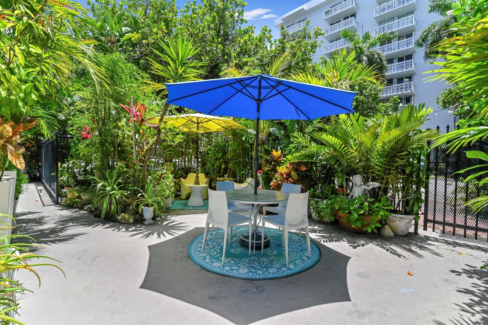 B26040562 — Miami Beach — 21