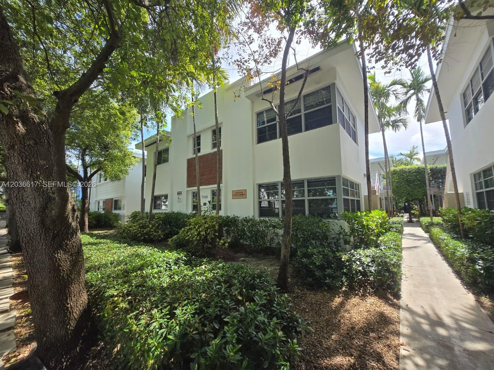 A12036617 — Miami Beach — 17
