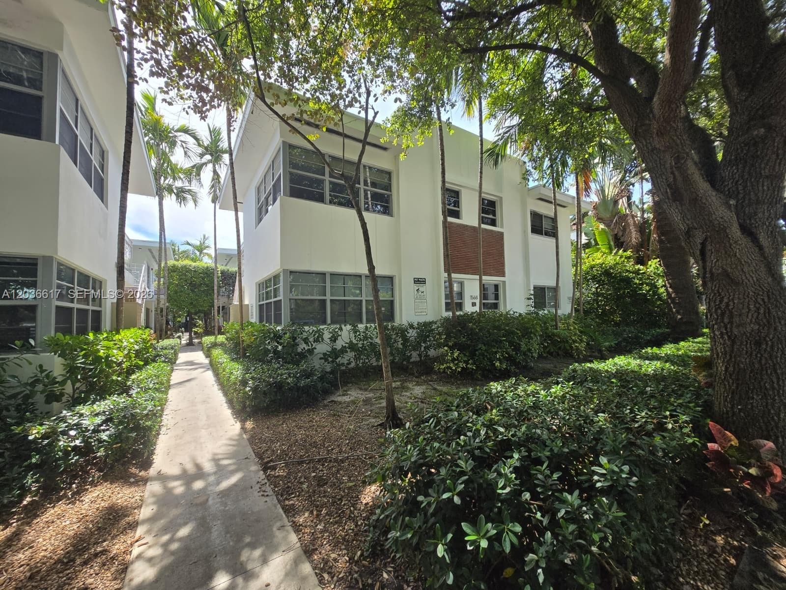 A12036617 — Miami Beach — 18