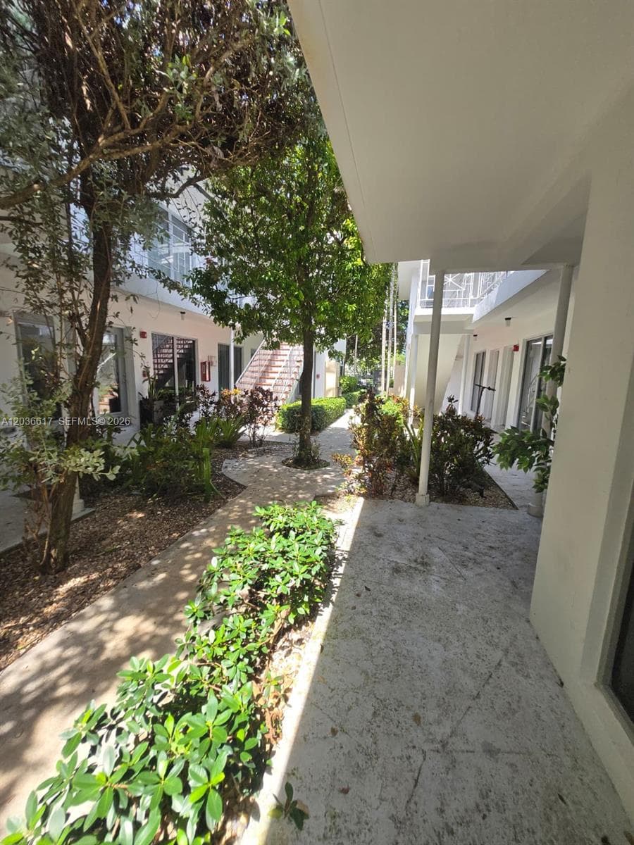 A12036617 — Miami Beach — 19