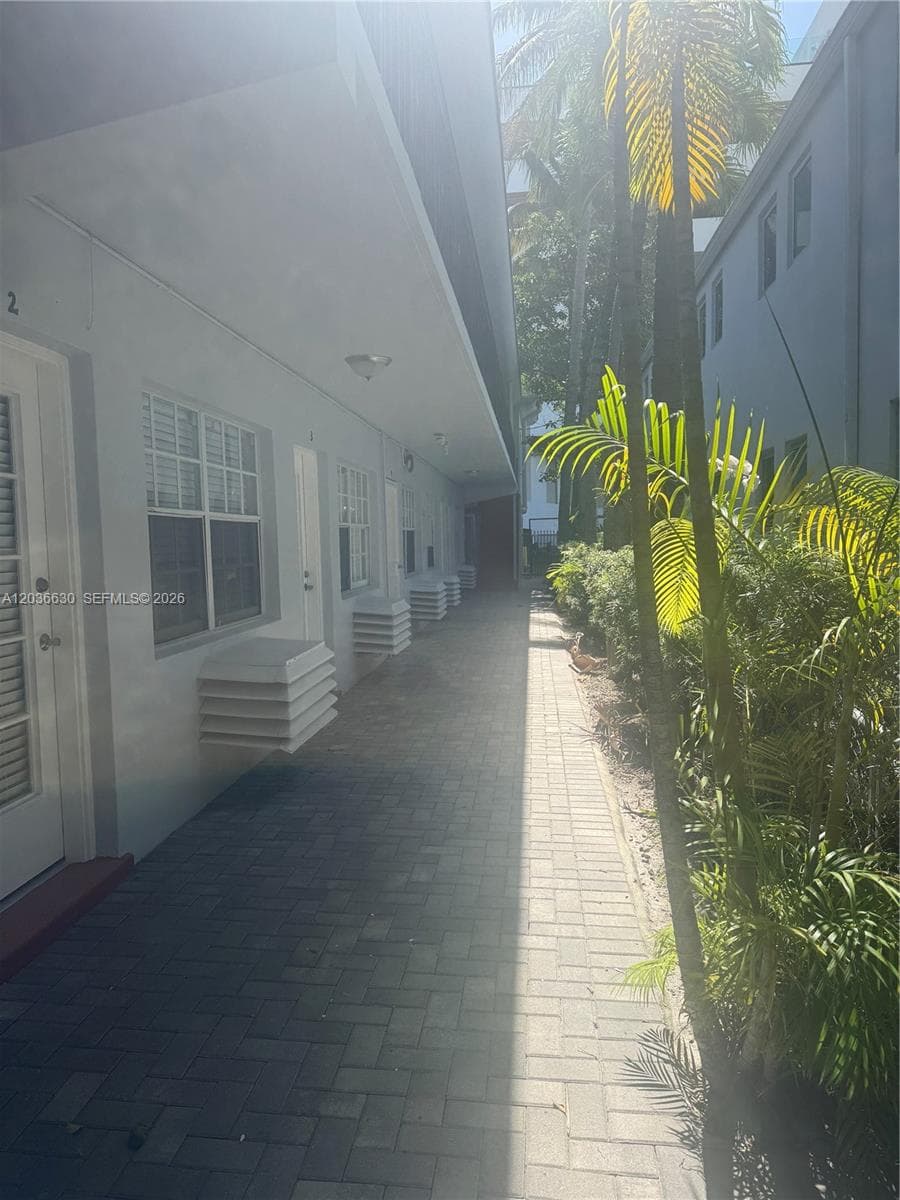 A12036630 — Miami Beach — 13