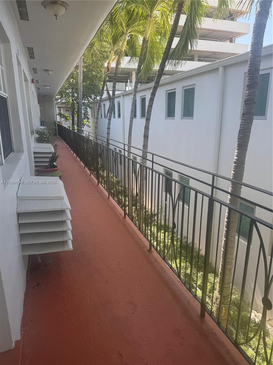 A12036630 — Miami Beach — 16