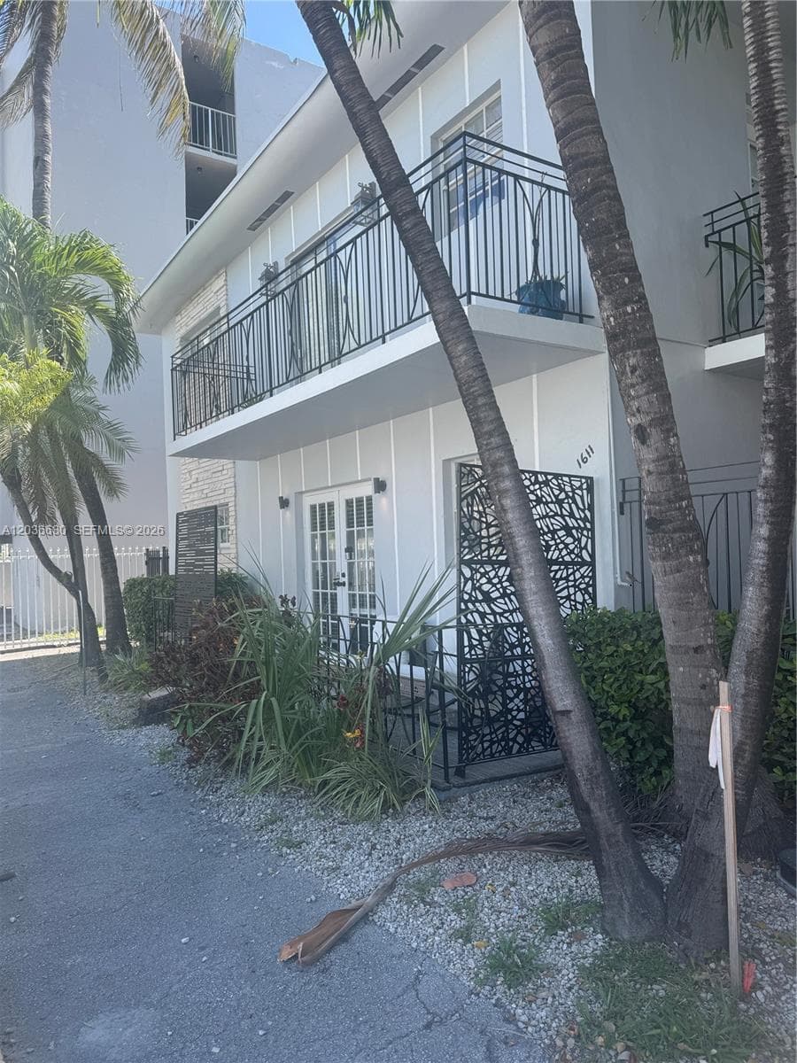 A12036630 — Miami Beach — 14