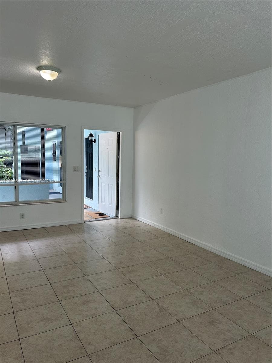 A12036647 — Miami Beach — 6