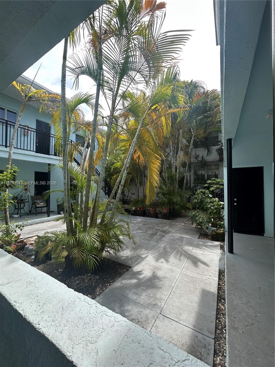 A12036647 — Miami Beach — 17