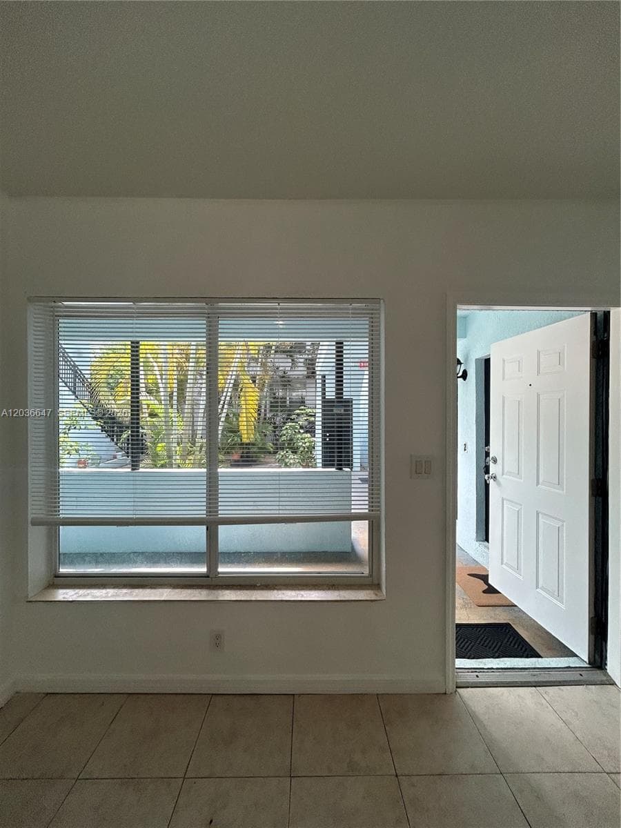 A12036647 — Miami Beach — 16